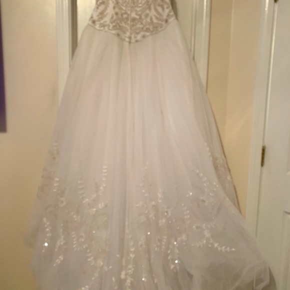 Wedding Dress - Picture 5 of 8